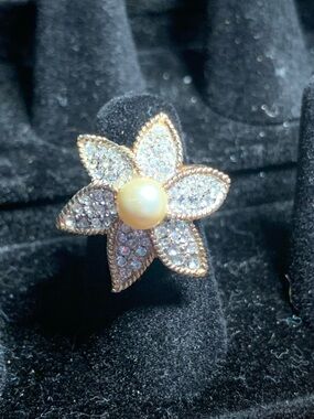 Pearl & Crystal Flower Ring - Gold Tone